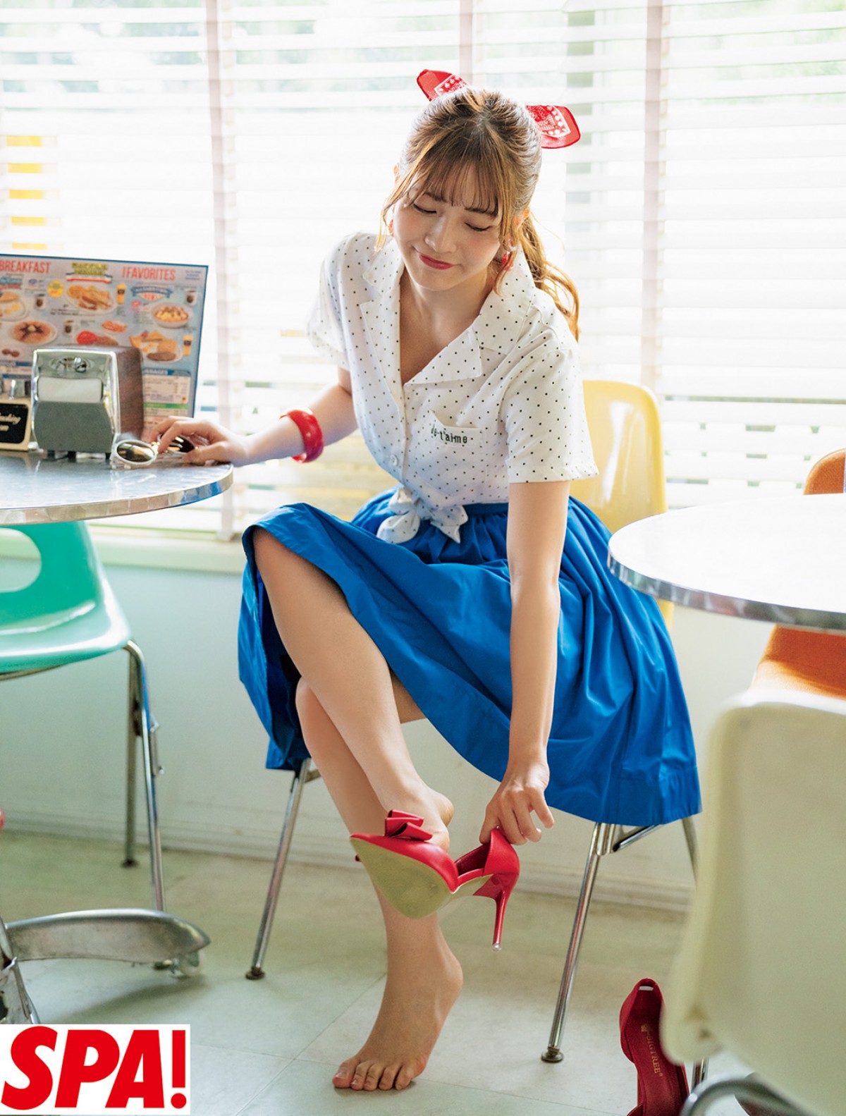 21歳アイドル美女、レトロポップな最新グラビア！