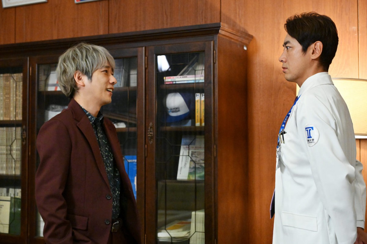 『ブラックペアン シーズン2』第5話　“天城”二宮和也、新病院への出資をめぐって“木崎”恵俊彰のオペを引き受ける