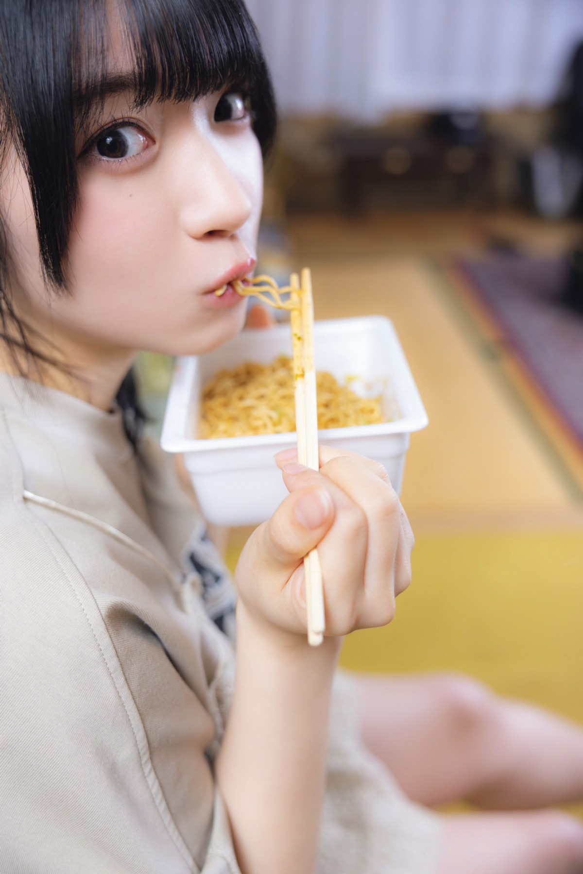 20歳・声優美女、健康的な太ももまぶしい“極上カット”