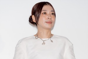 山田尚子監督、映画『きみの色』初日舞台挨拶に登場