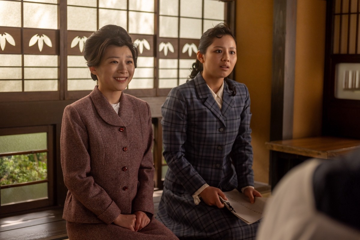 明日の『虎に翼』“寅子”伊藤沙莉、判事補“秋山”渡邉美穂から妊娠したことを告げられる