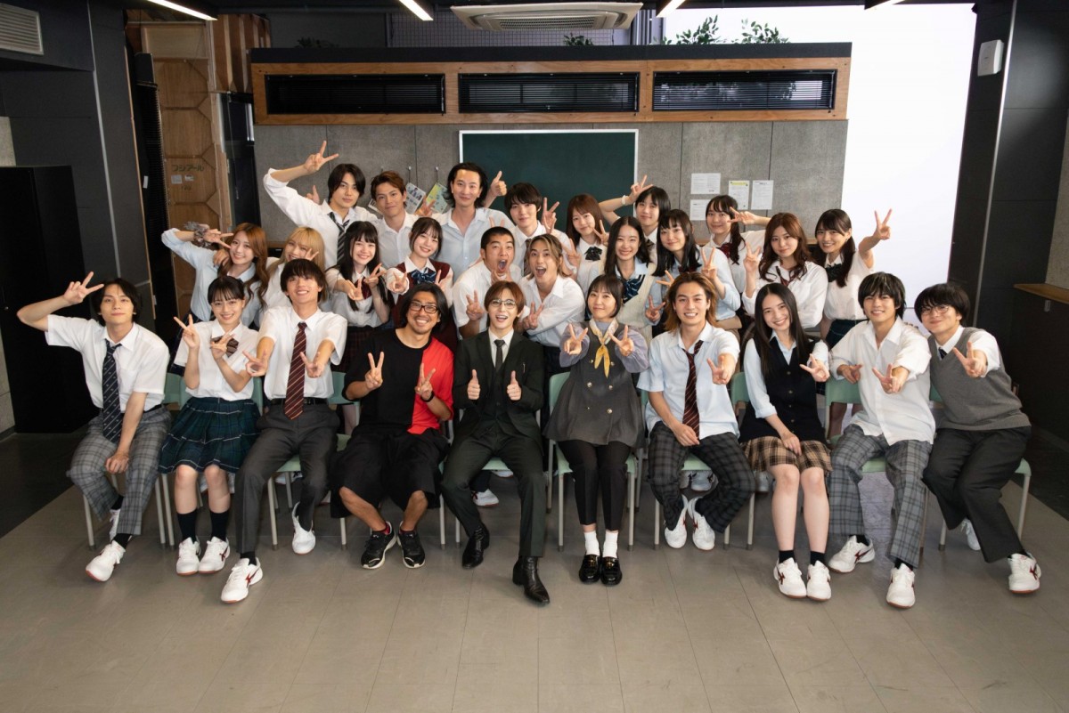 『ビリオン×スクール』山田涼介、木南晴夏が涙のクランクアップ！　「かけがえのない3ヵ月に」