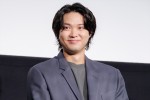磯村勇斗、映画『若き見知らぬ者たち』完成披露上映舞台挨拶に登場
