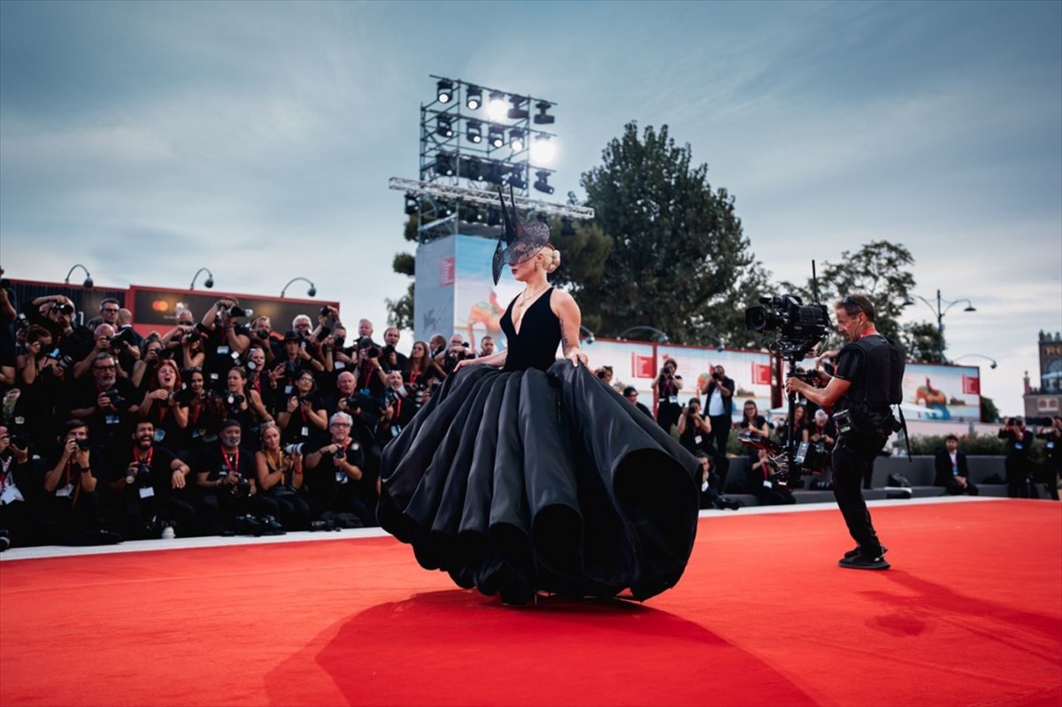 ホアキン・フェニックス、レディー・ガガがベネチア国際映画祭降臨！　『ジョーカー2』ワールドプレミア開催、新映像も到着