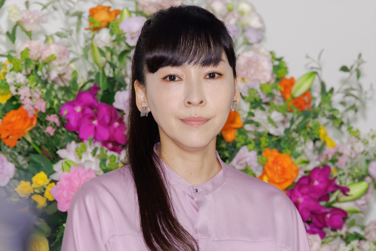 橋本環奈、“ギャル”ビジュアルに仲里依紗が感激「キングオブギャル！」