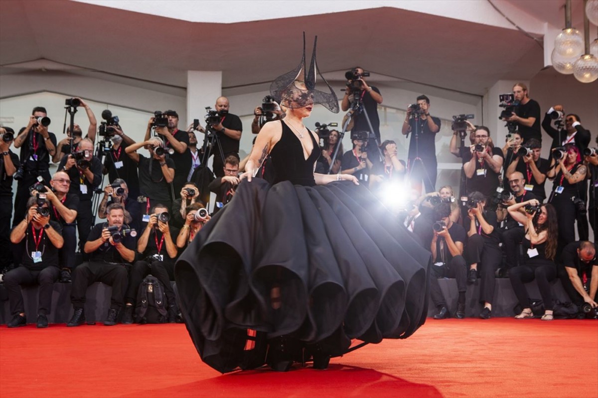 ホアキン・フェニックス、レディー・ガガがベネチア国際映画祭降臨！　『ジョーカー2』ワールドプレミア開催、新映像も到着