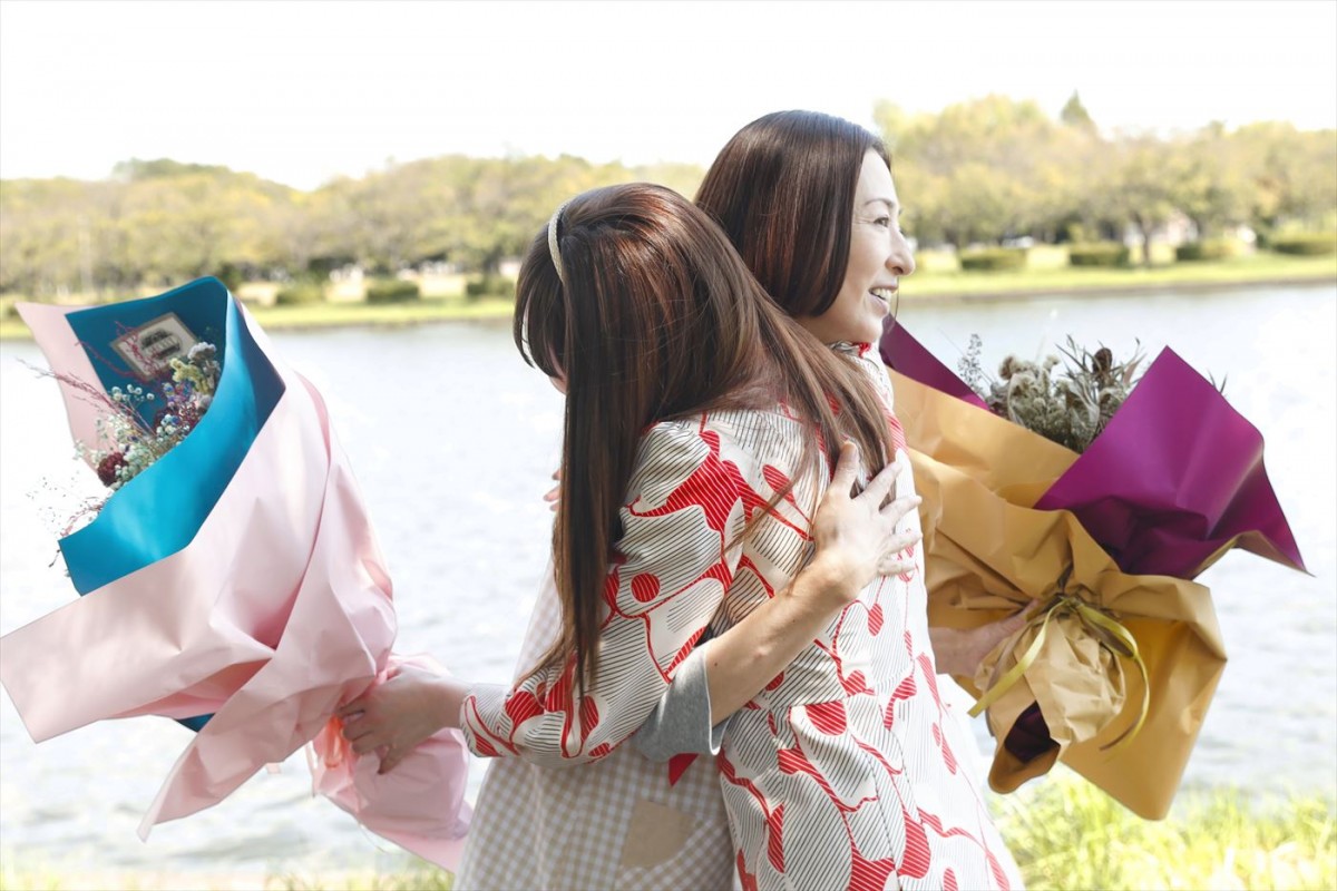 福原遥、松雪泰子の感謝の言葉に「泣いちゃいます」　『マル秘の密子さん』クランクアップ