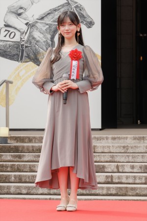 乃木坂46・池田瑛紗、JRA70周年特別展示「世界一までの蹄跡」テープカットセレモニーに登場