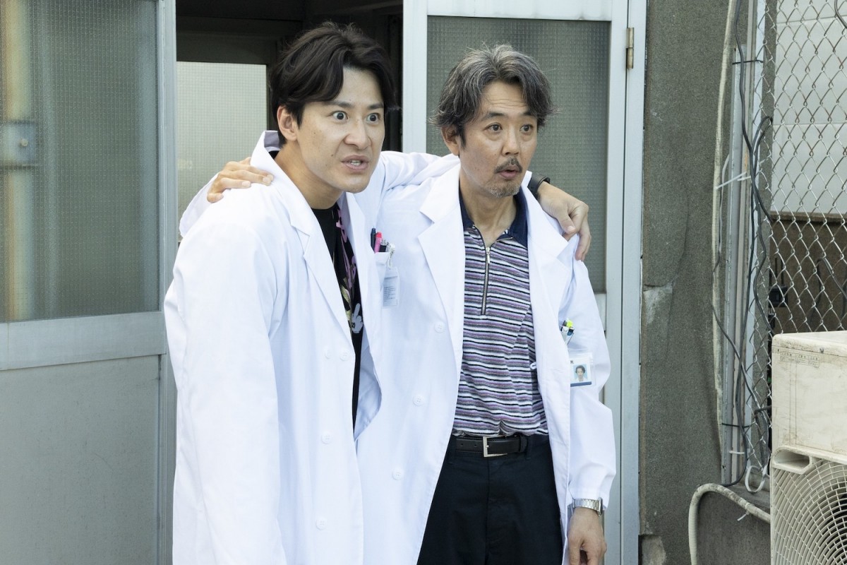 『新宿野戦病院』“享”仲野太賀、“ヨウコ”小池栄子にいきなりキス　視聴者ツッコミ続々「同意がないぞ」
