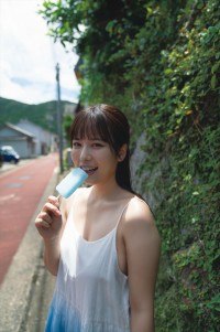 東雲うみ3rd写真集『うみの近く』より