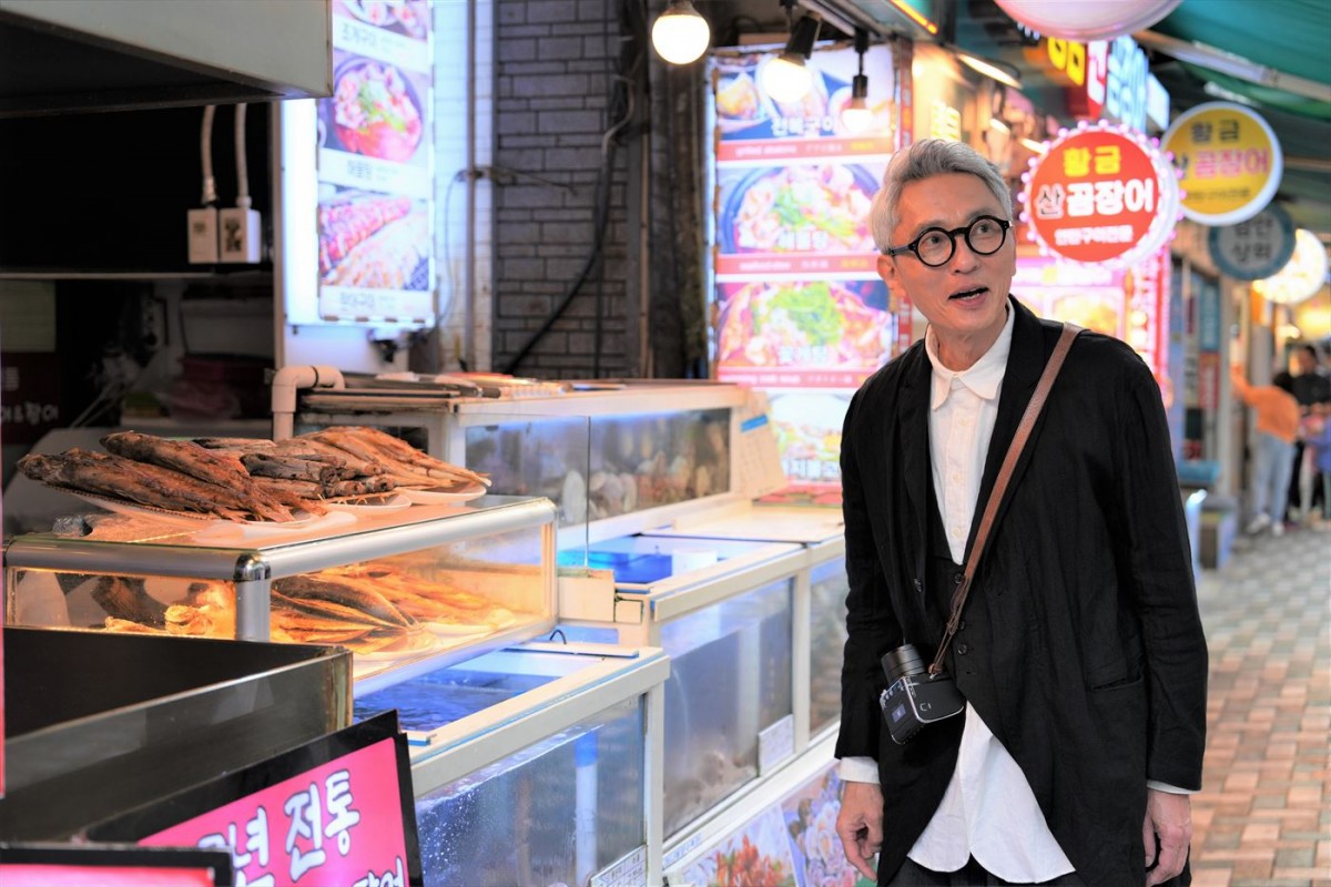 松重豊、釜山国際映画祭で“もぐもぐ顔”披露　『梨泰院クラス』ユ・ジェミョンもサプライズ登壇　新予告も解禁