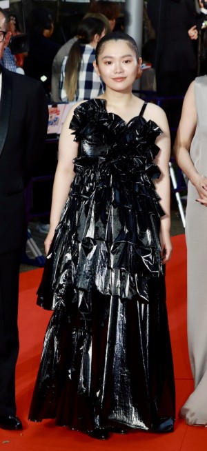 「第37回東京国際映画祭」オープニングレッドカーペットに登場した富田望生