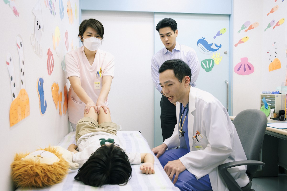 『ライオンの隠れ家』第4話　“洸人”柳楽優弥と“美路人”坂東龍汰が“ライオン”佐藤大空の誕生日会を催す