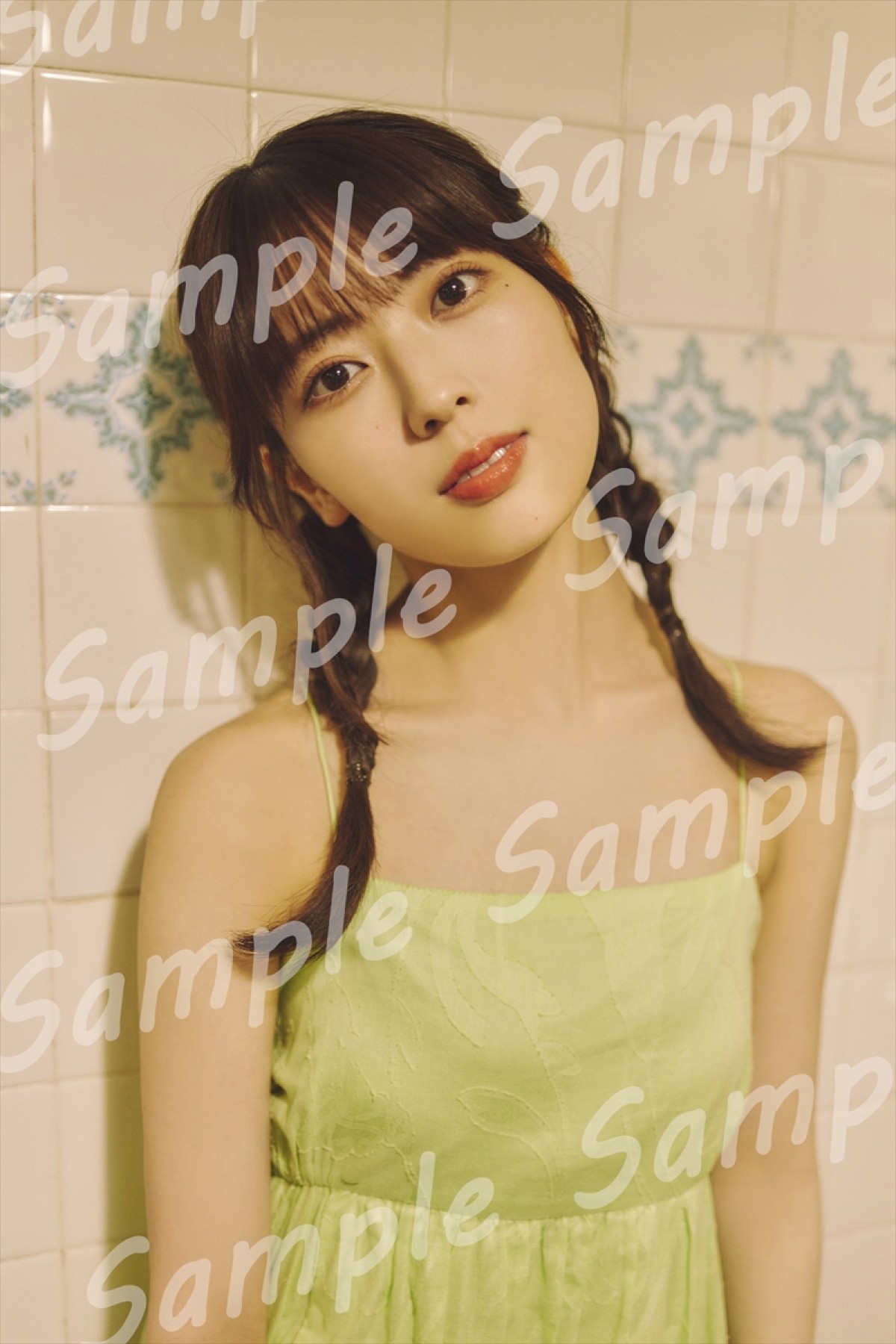 乃木坂46・岩本蓮加1st写真『いたずらな風』、書店別ポスター＆ポストカード特典の絵柄公開