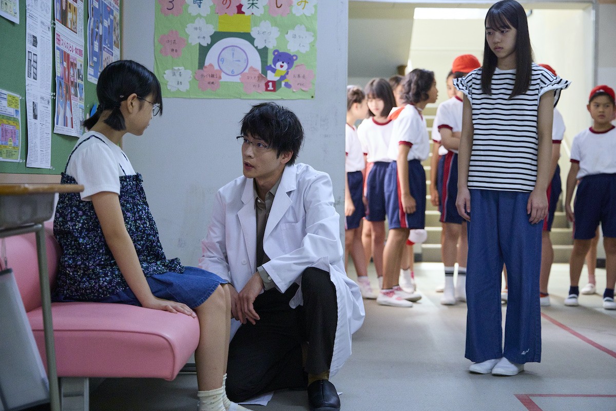 『放課後カルテ』“牧野先生”松下洸平、女子児童の叫びに絶句　ネットも衝撃「一体何があったの？」（ネタバレあり）