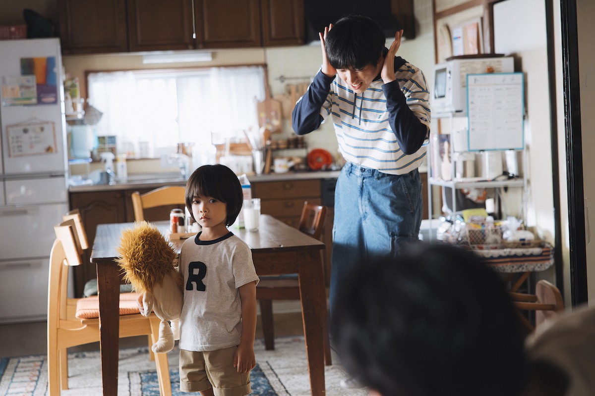 『ライオンの隠れ家』第4話　“洸人”柳楽優弥と“美路人”坂東龍汰が“ライオン”佐藤大空の誕生日会を催す