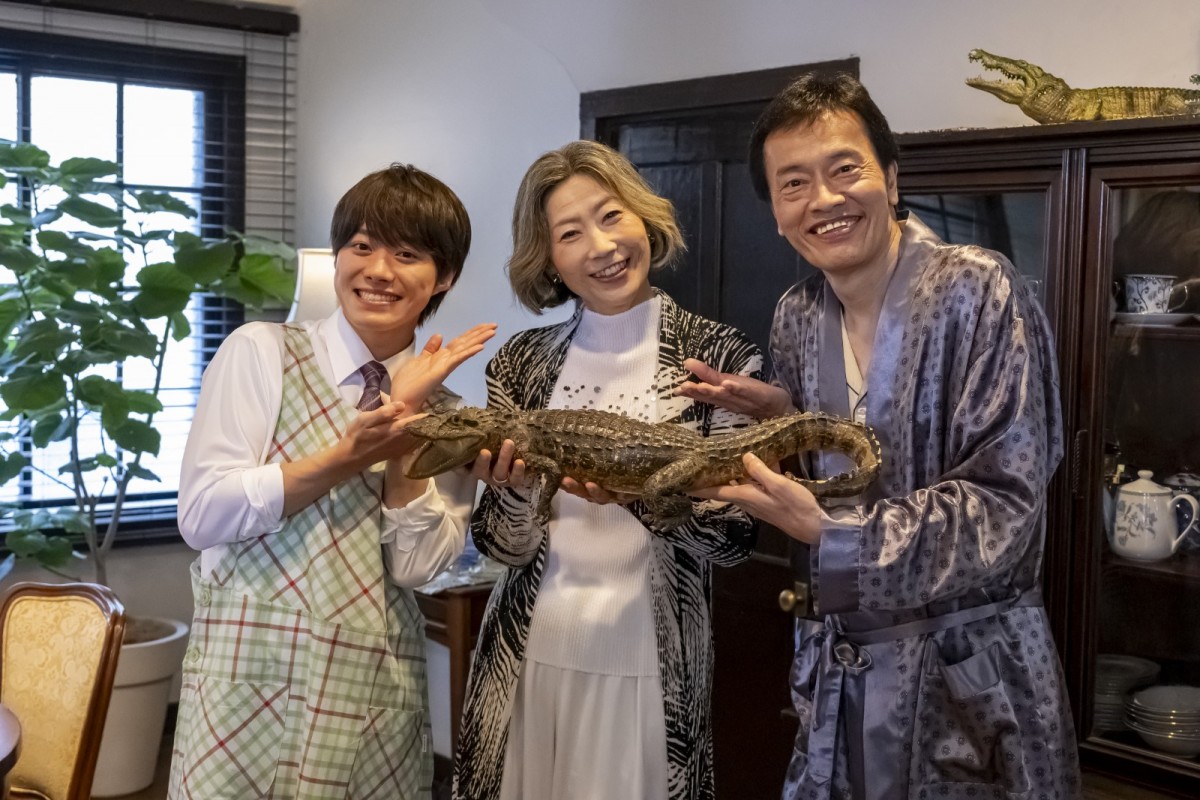 『民王R』“泰山”遠藤憲一の妻役・峯村リエが続投！　遠藤＆なにわ男子・大橋和也との仲良し3ショット到着　場面写真も初解禁