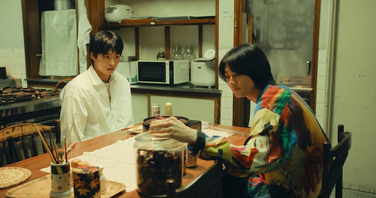 柳俊太郎、次に演じたいのは“まともな人間”!?　『他人は地獄だ』でイカれた冷徹男を熱演