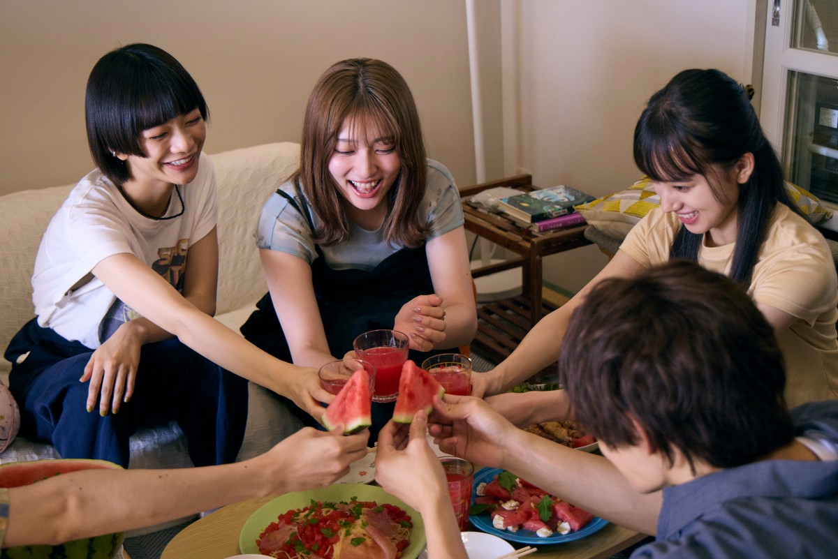 『マイダイアリー』“優希”清原果耶、“広海”佐野勇斗の肩に頭コテン「恋がはじまる予感？」「かわいい」の声