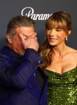 ラスベガスで行われたamfARのガラに出席したシルヴェスター・スタローン＆妻のジェニファー・フレイヴィン