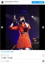 森高千里、ライブ中の姿　※「森高千里」インスタグラム