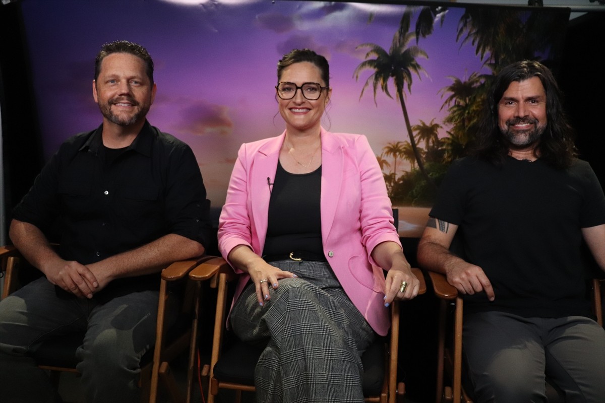 (左から)『モアナと伝説の海2』監督のジェイソン・ハンド、デイナ・ルドゥー・ミラー、デイブ・デリック・ジュニア