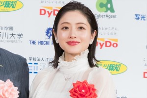 石原さとみ、「第49回報知映画賞」表彰式に登場