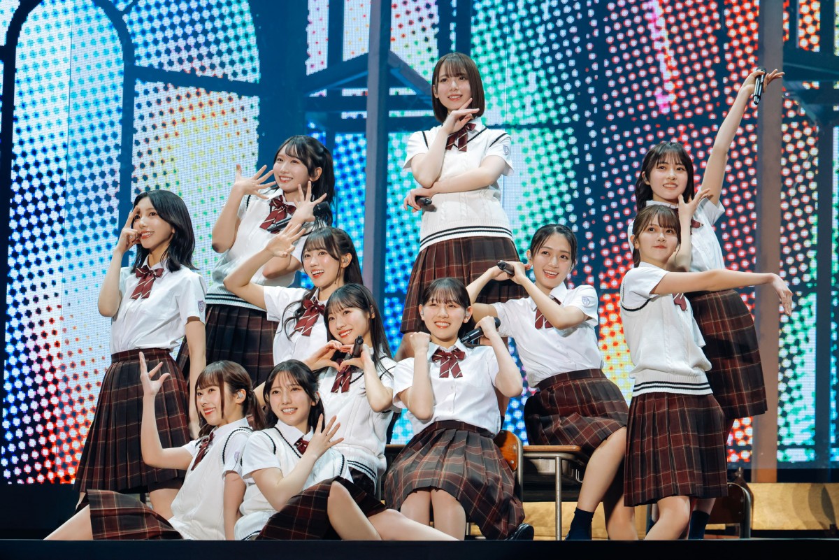 日向坂46、東京ドームライブ　卒業メンバー＆オードリーがサプライズ出演　新曲初披露も
