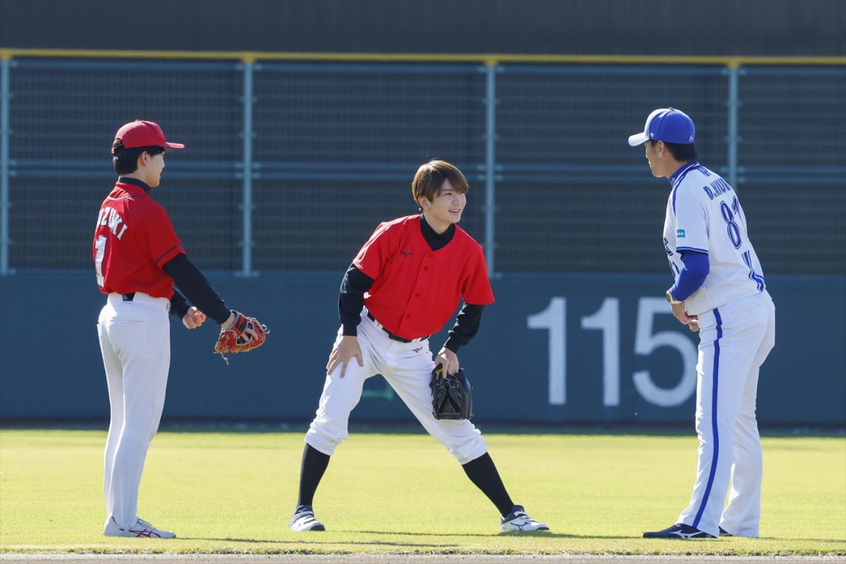 M‐1準優勝・バッテリィズ、佐藤隆太、鈴木福、高橋優斗、DeNA三浦大輔監らが野球対決に参戦！　あす放送『超アスリートvs芸能人』