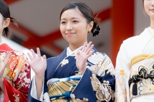 大原優乃、「エイベックス・マネジメント・エージェンシー 新春参拝＆晴れ着お披露目会」に登場