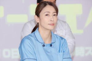 水野美紀、新水曜ドラマ『となりのナースエイド』制作発表会見に登場