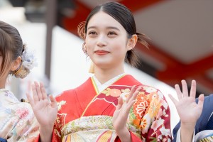 高石あかり、「エイベックス・マネジメント・エージェンシー 新春参拝＆晴れ着お披露目会」に登場