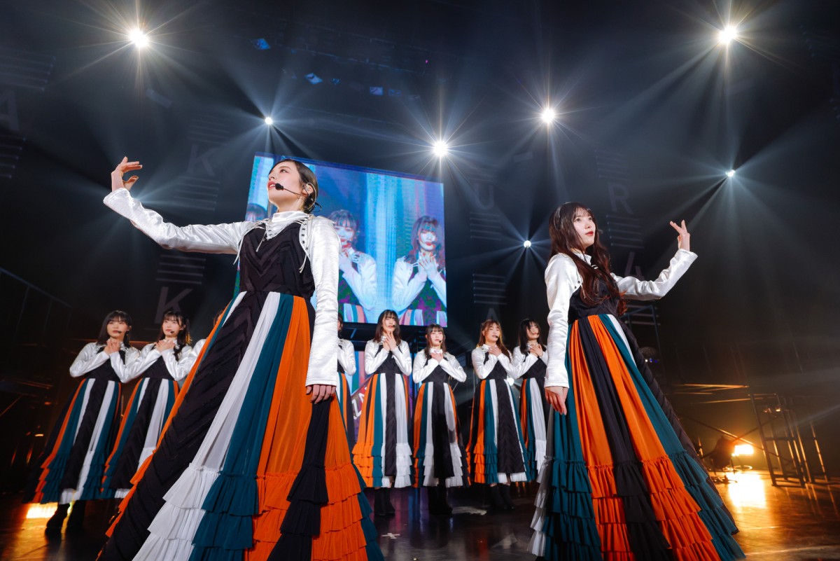 櫻坂46「BACKS LIVE!!」　“座長”井上梨名を筆頭に12人が涙と決意のパフォーマンス