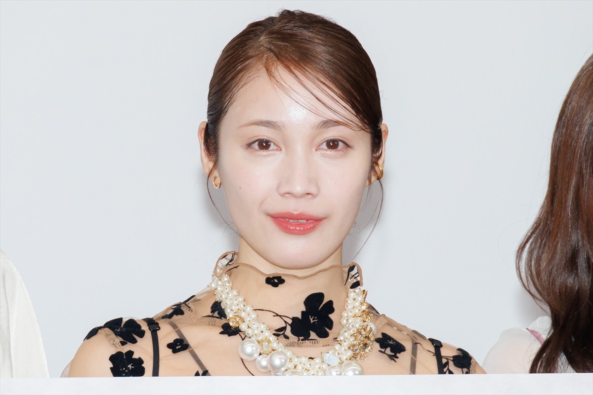 菅井友香、櫻坂46卒業後ドラマ初主演　頭からシャンパンかけられ「逆に気持ち良かった」