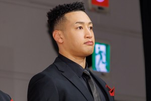 GENERATIONS・関口メンディー、「カープレミア」新CM発表会に登場