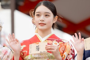 高石あかり、「エイベックス・マネジメント・エージェンシー 新春参拝＆晴れ着お披露目会」に登場