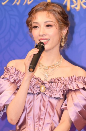 明日海りお、ミュージカル『王様と私』製作発表に登場