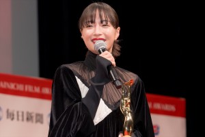 広瀬すず、「第78回毎日映画コンクール」表彰式に登場