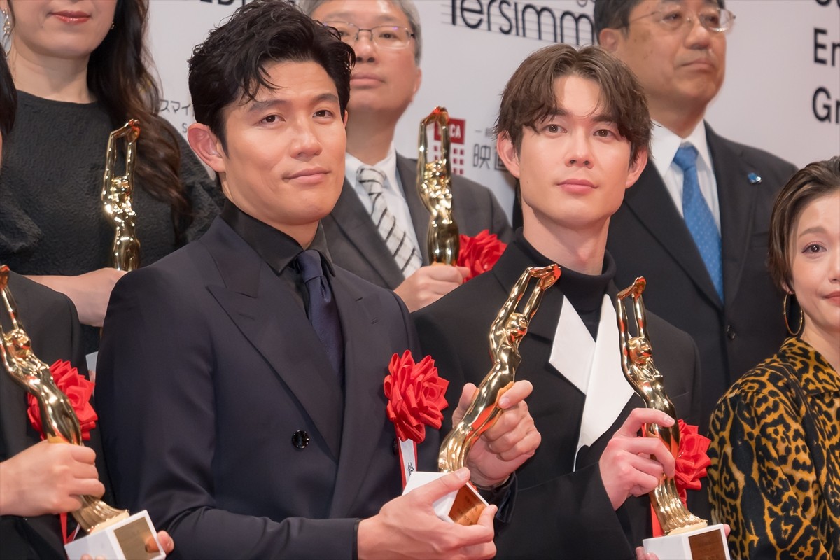 鈴木亮平＆宮沢氷魚、『エゴイスト』でそろって男優主演賞＆男優助演賞を受賞「最高です」＜毎日映画コンクール＞