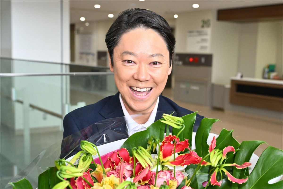 『不適切にも』阿部サダヲ、仲里依紗、磯村勇斗、河合優実らキャスト陣が笑顔でクランクアップ！