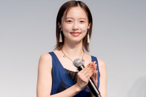 加藤小夏、iPhoneで撮影『ミッドナイト』プレミア試写会に登場