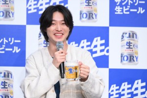 山崎賢人、「サントリー生ビール」新CM発表会に登場