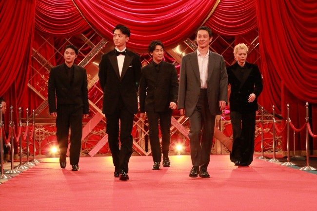 大泉洋（左から3番目）、第47回日本アカデミー賞レッドカーペットに登場