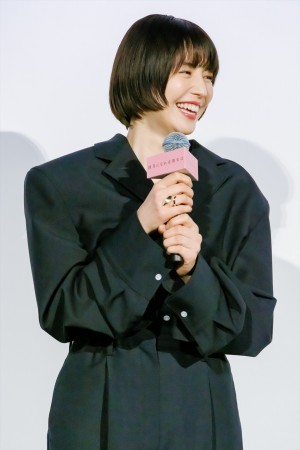 長澤まさみ、映画『四月になれば彼女は』初日舞台挨拶に登場