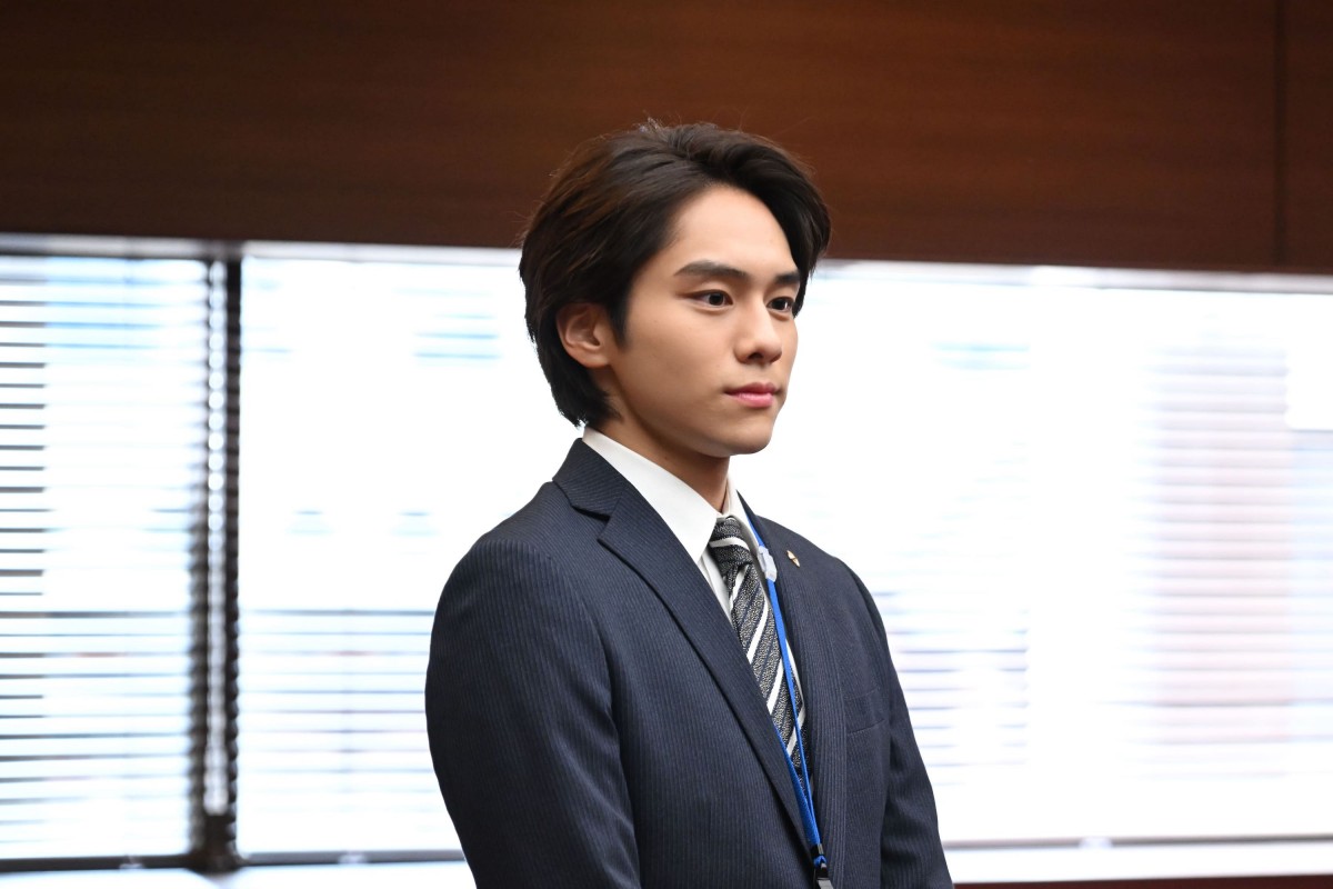 長谷川博己、殺人犯をも無罪にするダークで危険な弁護士を怪演！『アンチヒーロー』今夜開幕