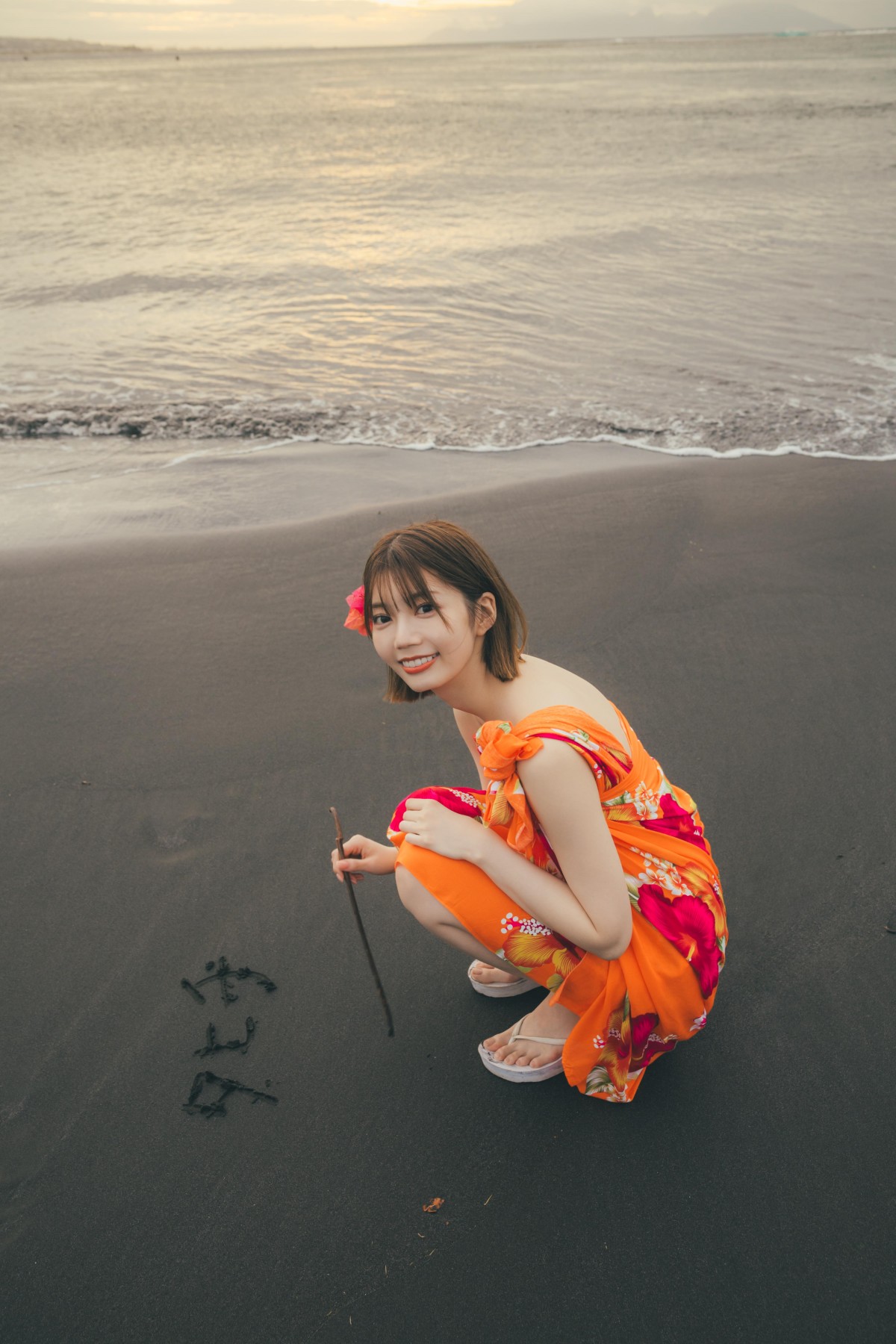 日向坂46・高本彩花、透け感ニットからのぞく美ボディを披露