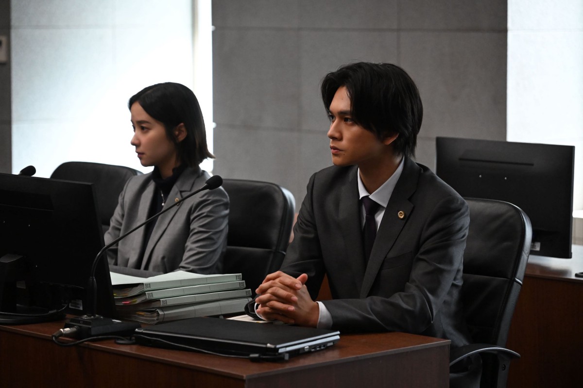 長谷川博己、殺人犯をも無罪にするダークで危険な弁護士を怪演！『アンチヒーロー』今夜開幕
