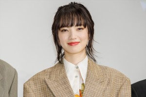 小松菜奈、映画『わたくしどもは。』 完成披露試写会舞台挨拶に登場