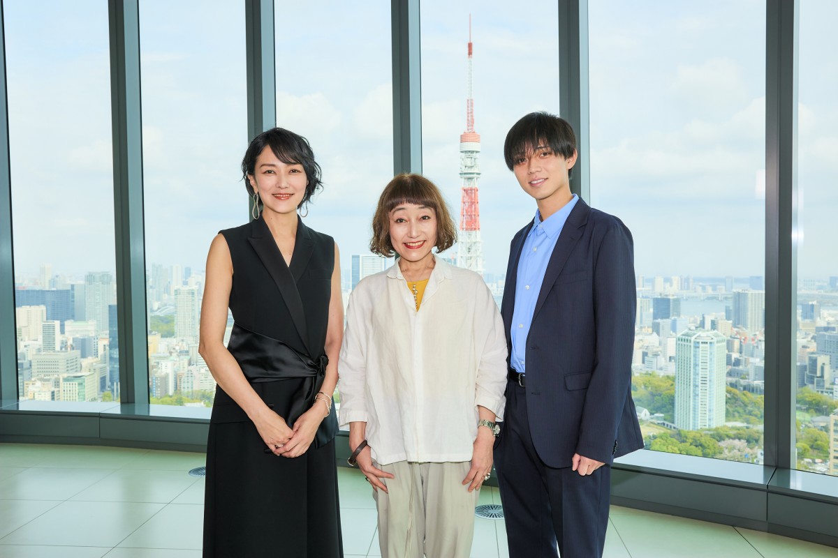 ドラマ『東京タワー』(左から)出演している板谷由夏、原作者の江國香織、主演の永瀬廉