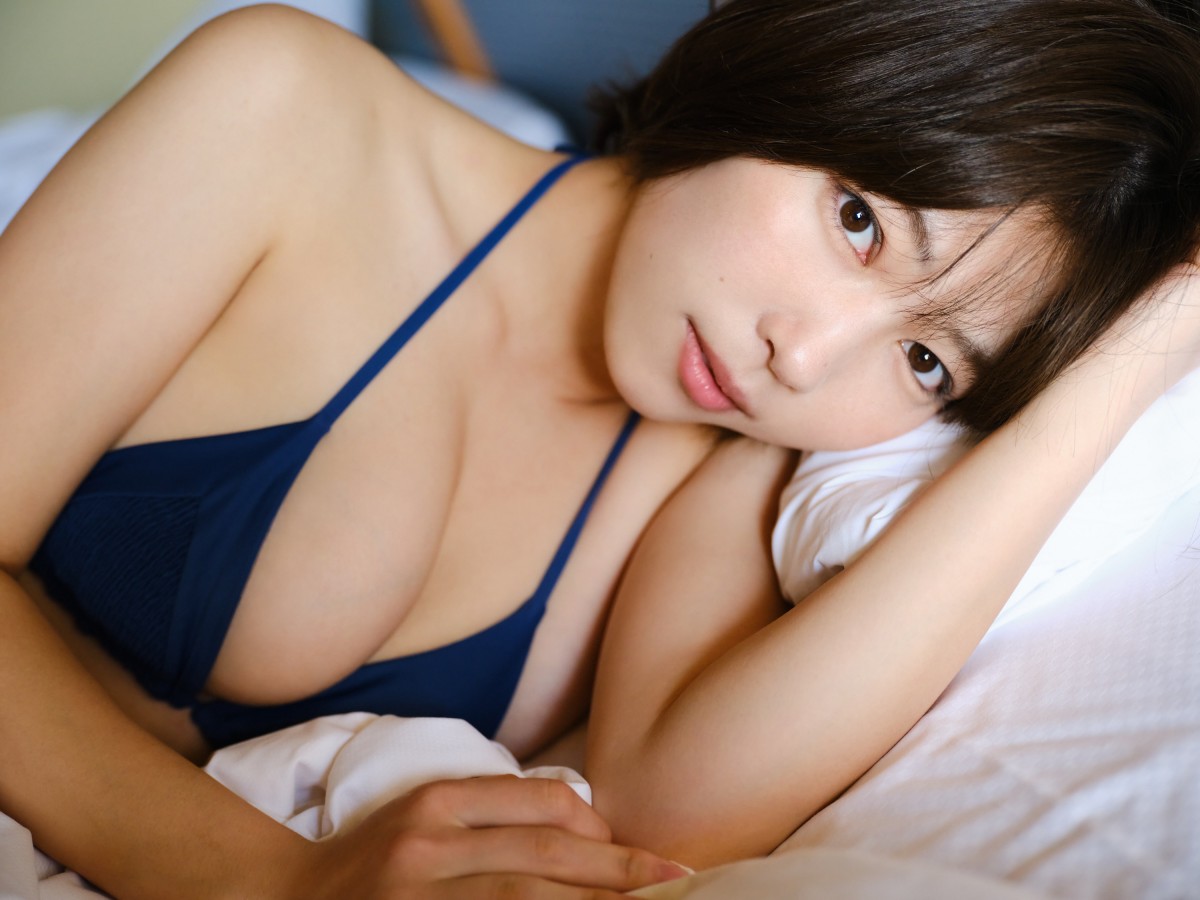YouTuber美女「初めてのお泊まり温泉デート」グラビアで“カノジョショット”連発